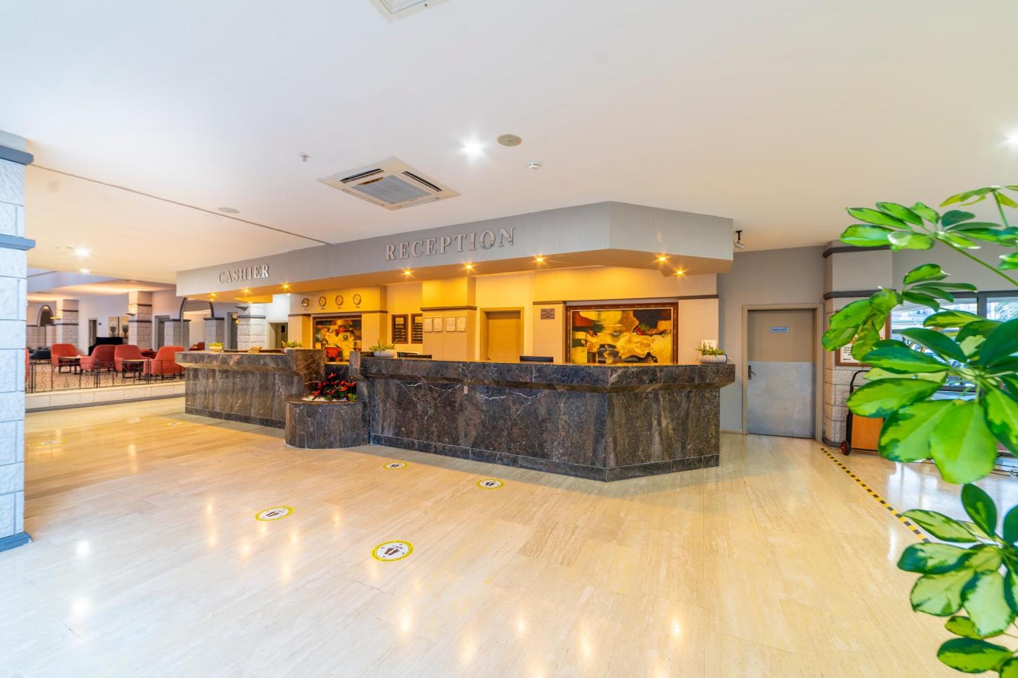 高纳克女王公园酒店 - 全包 凯梅尔 外观 照片
